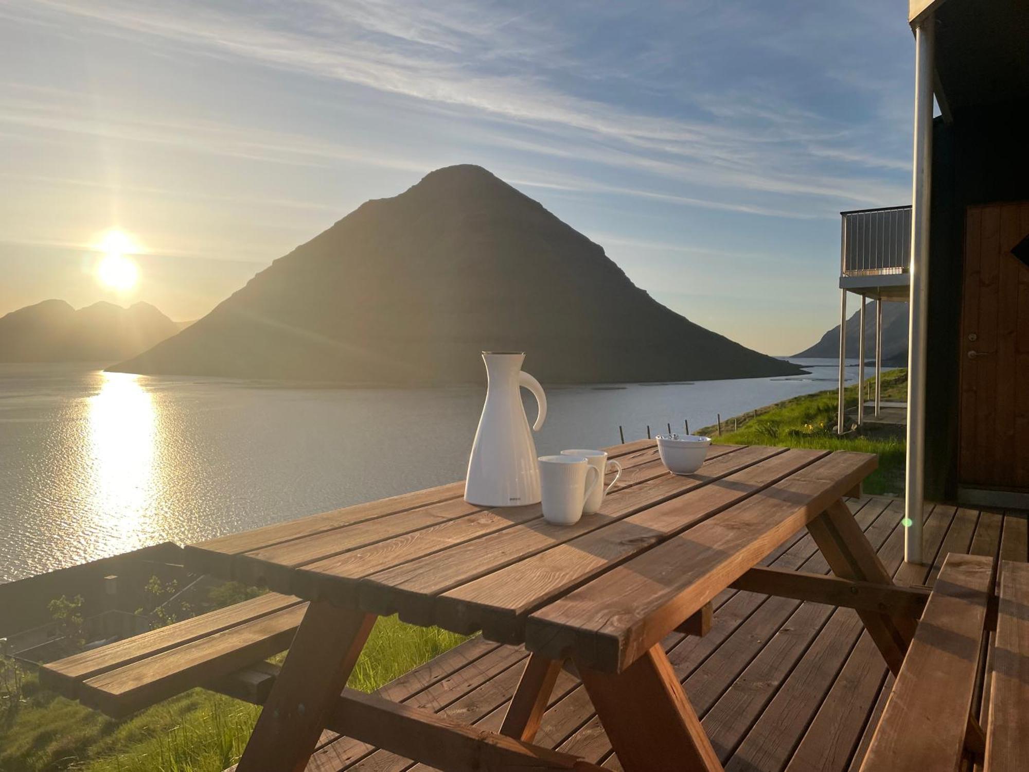 Unique Sea & Landscape View And Spacious Apartment Klaksvík Exteriör bild
