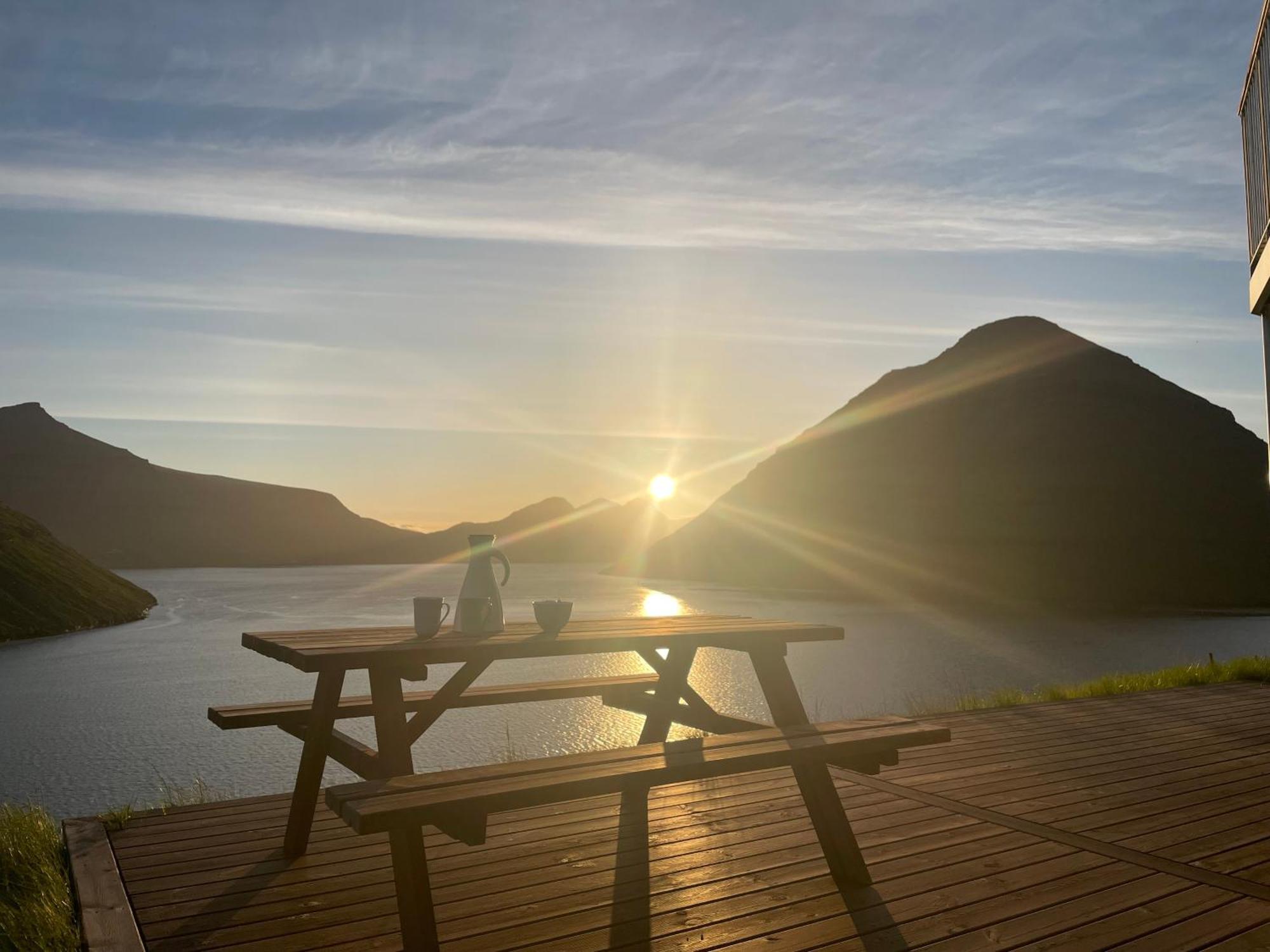 Unique Sea & Landscape View And Spacious Apartment Klaksvík Exteriör bild