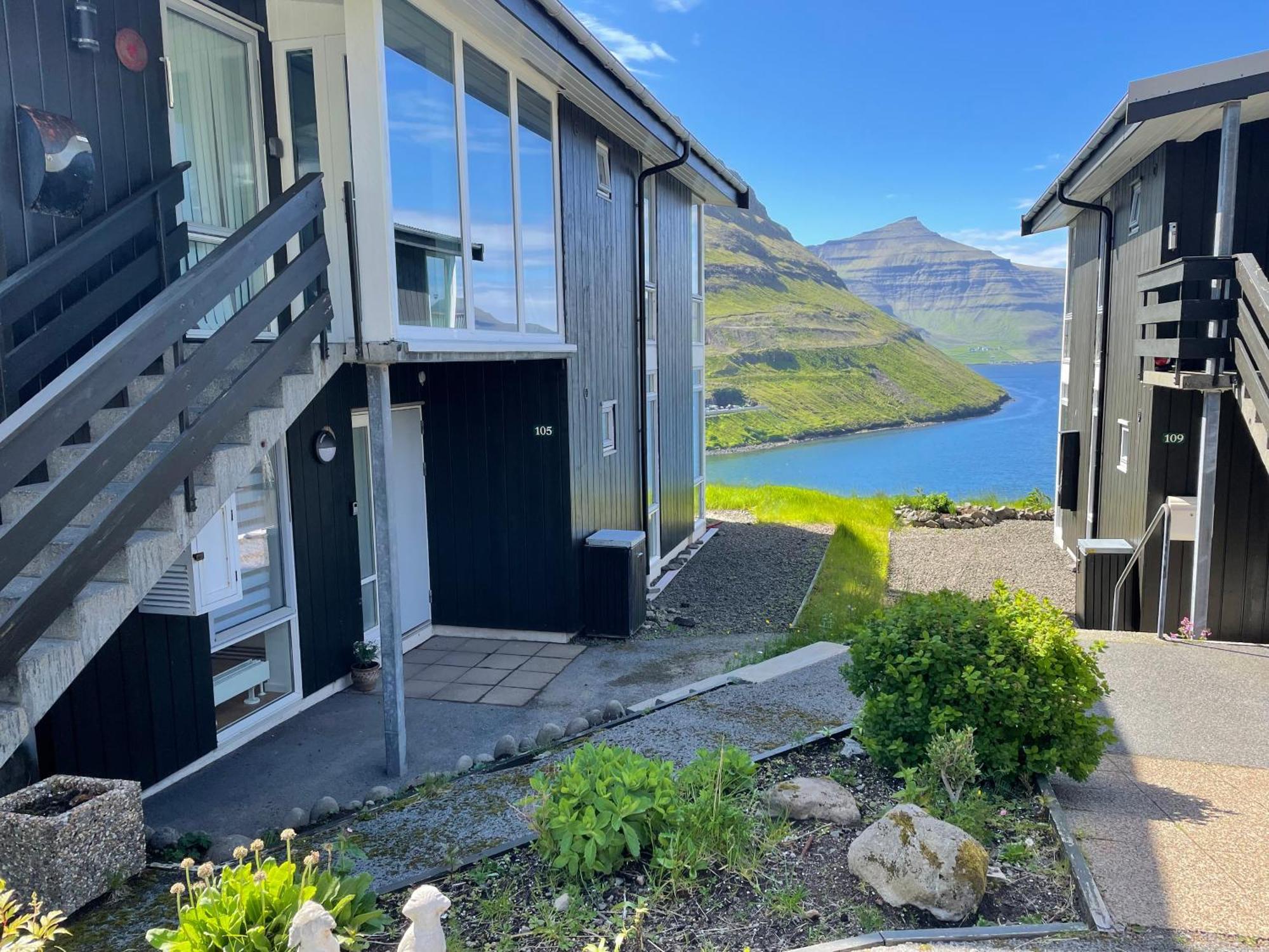 Unique Sea & Landscape View And Spacious Apartment Klaksvík Exteriör bild