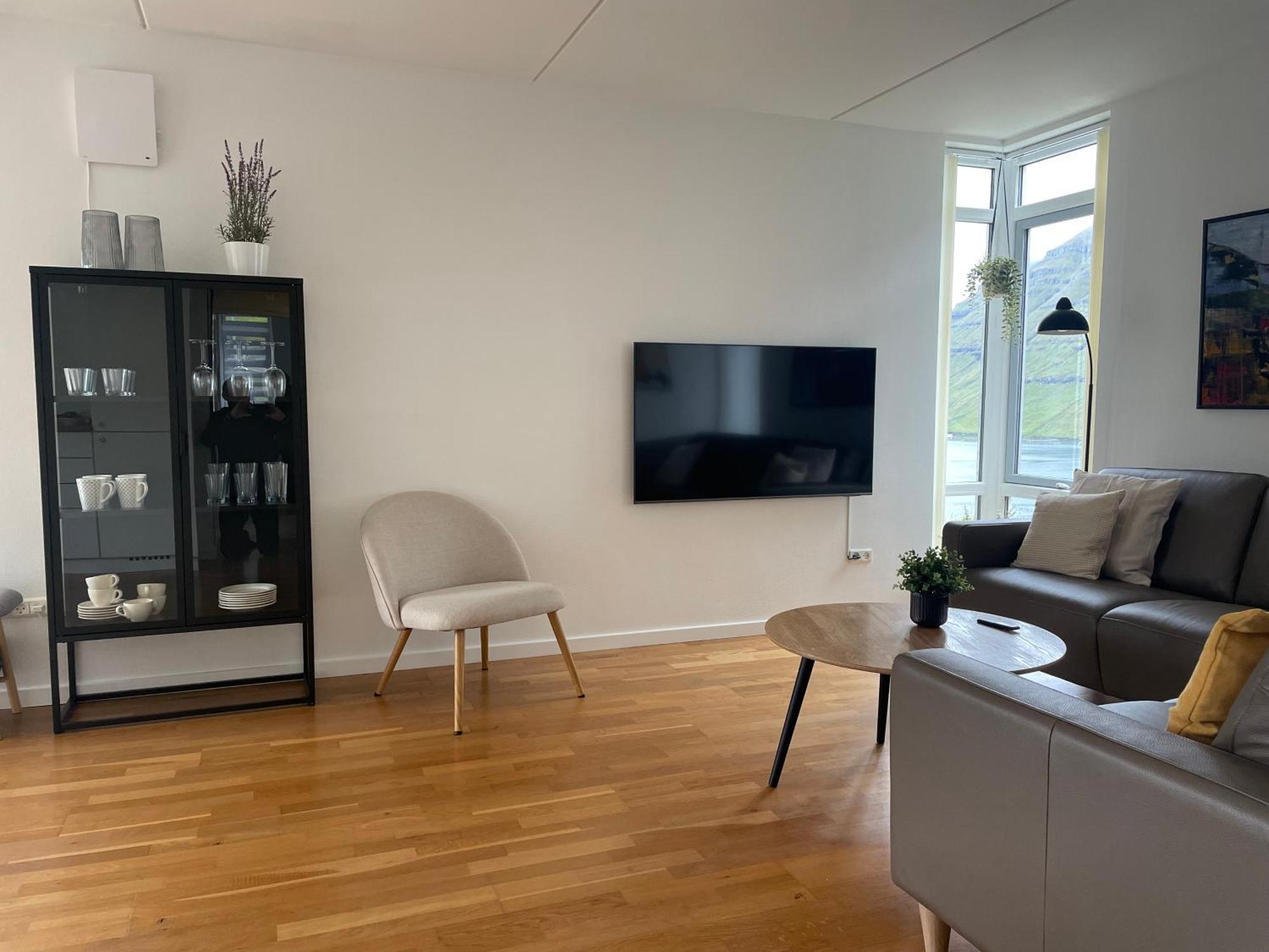 Unique Sea & Landscape View And Spacious Apartment Klaksvík Exteriör bild