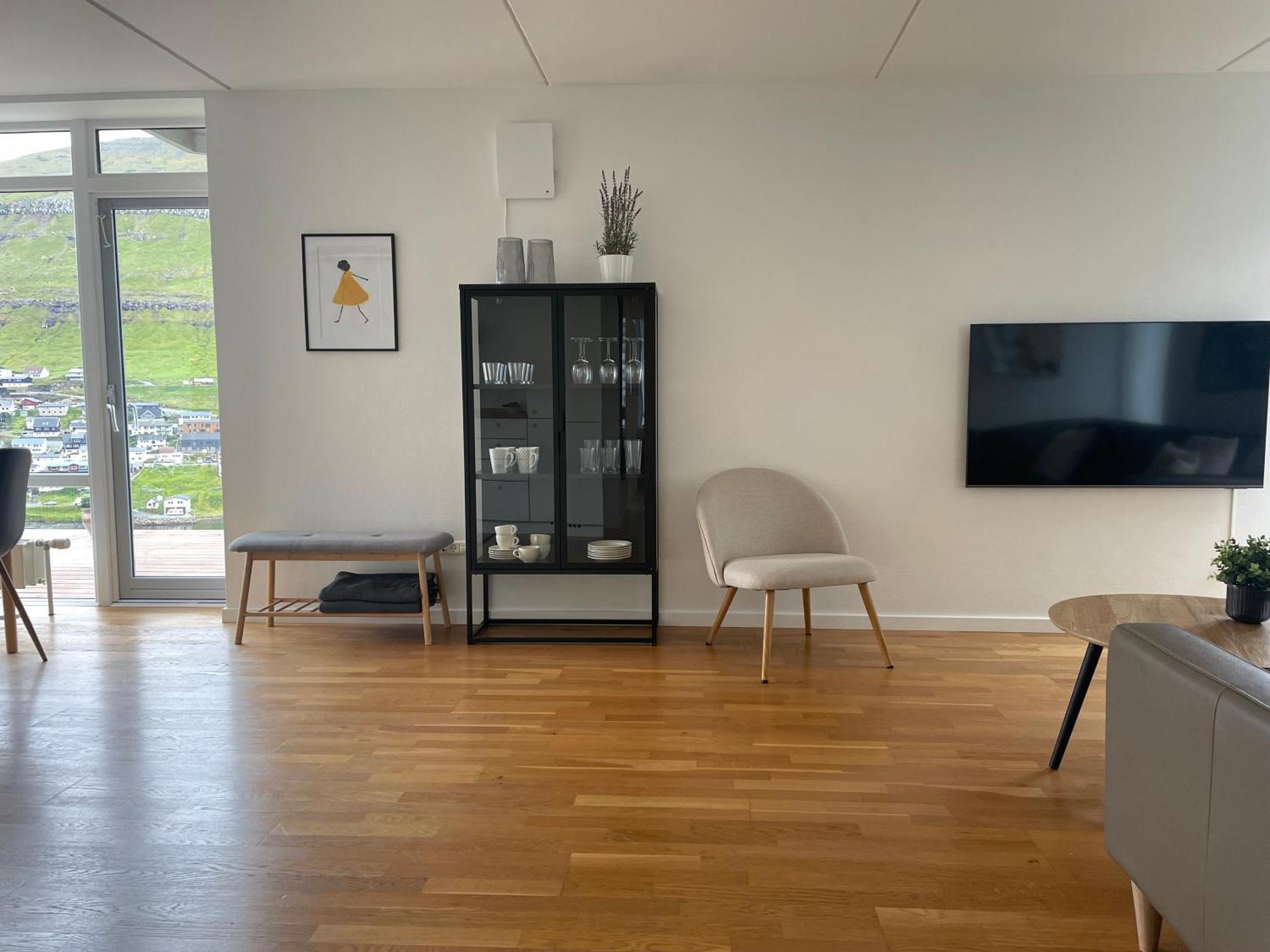 Unique Sea & Landscape View And Spacious Apartment Klaksvík Exteriör bild