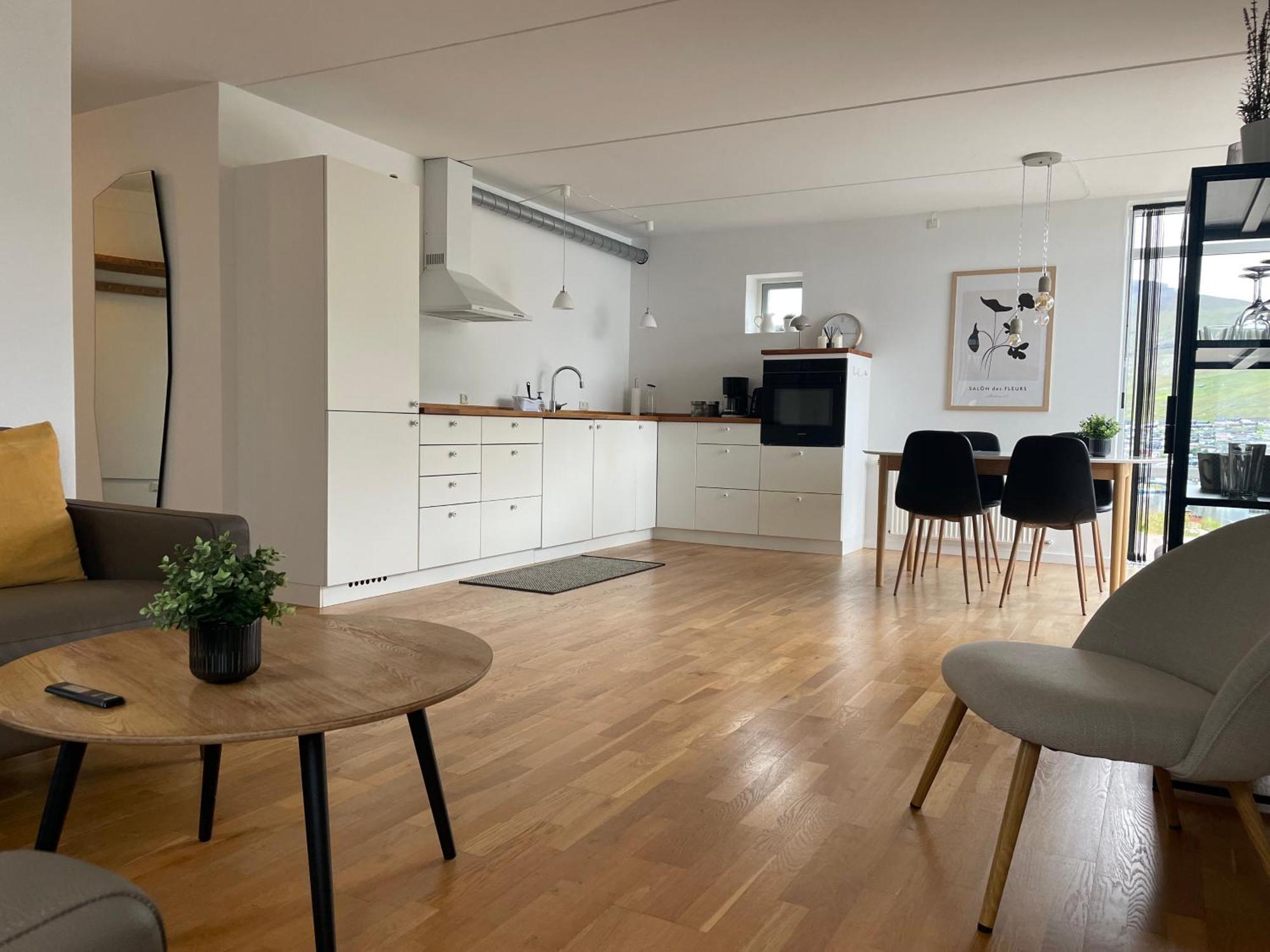 Unique Sea & Landscape View And Spacious Apartment Klaksvík Exteriör bild